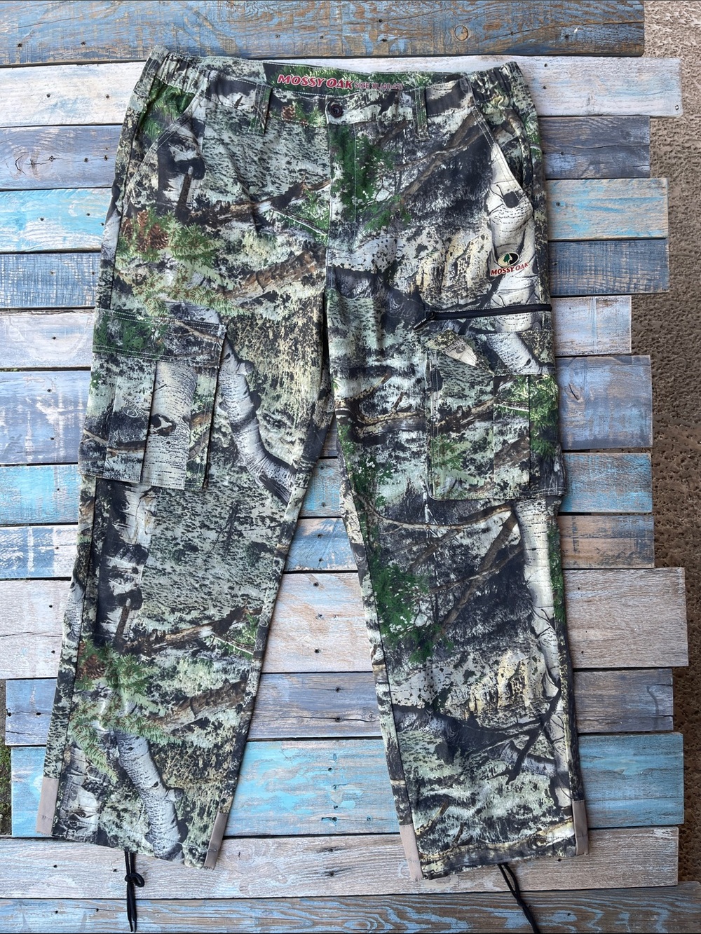 Mossy Oak Men's Camouflage Cargo Pants in Green and Gray